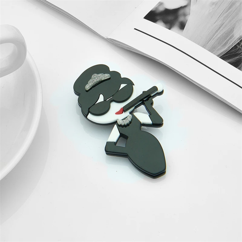 YAOLOGE Vintage Retro Brooches for Women European American Style Audrey Hepburn Pins Brooch Acrylic Women Brooches