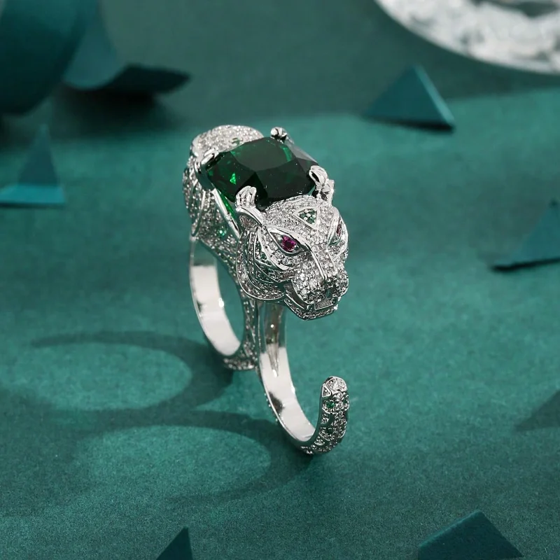 

Один из высококачественного высокоуглеродистого алмазного дерева Zuo Green Panther Series, имитация изумруда, кольцо с гепардом, женский подарок