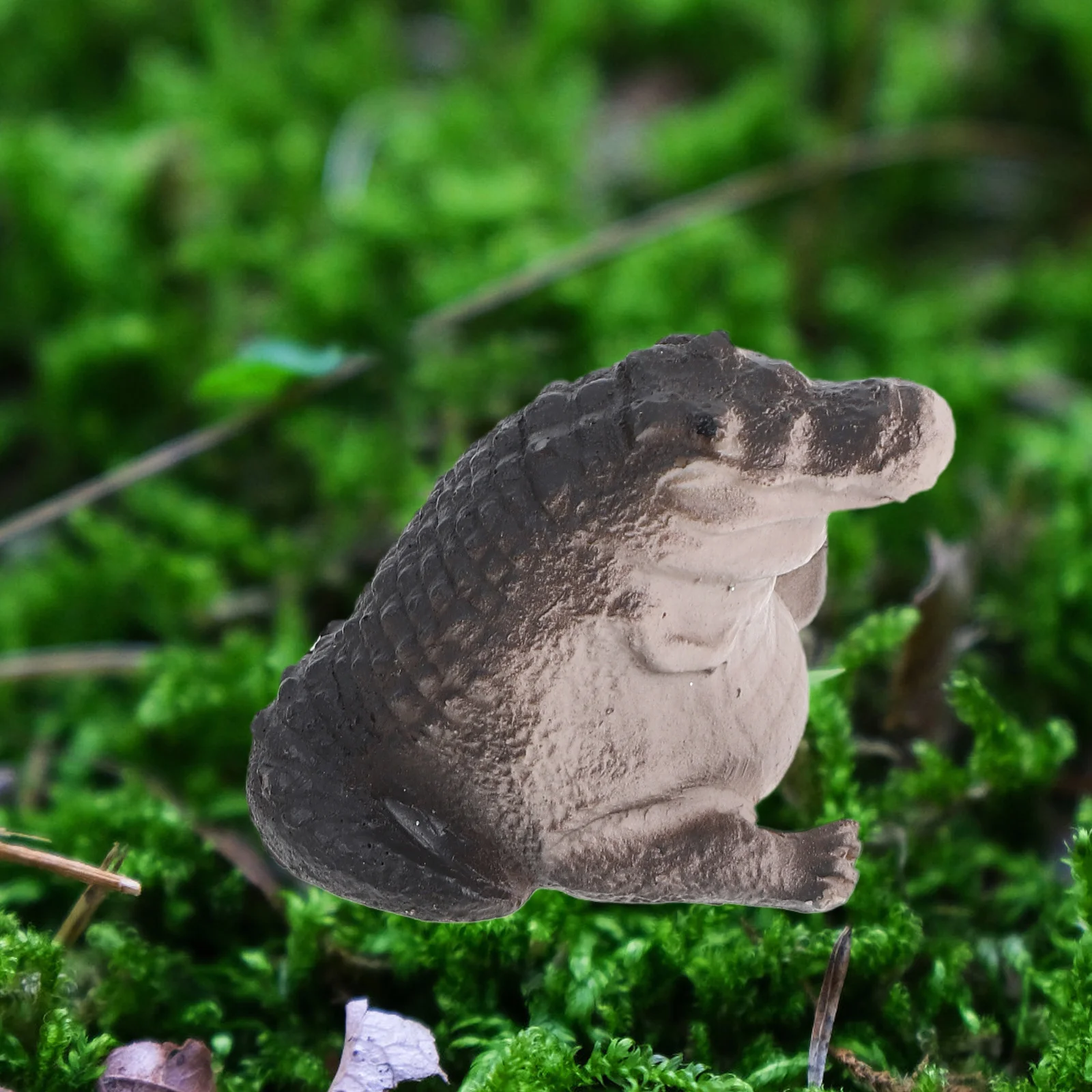 

2Pcs Mini Alligator Resin Statues Home Decor Desk Accessories Versatile Display Options Easy Maintenance Gift Choice