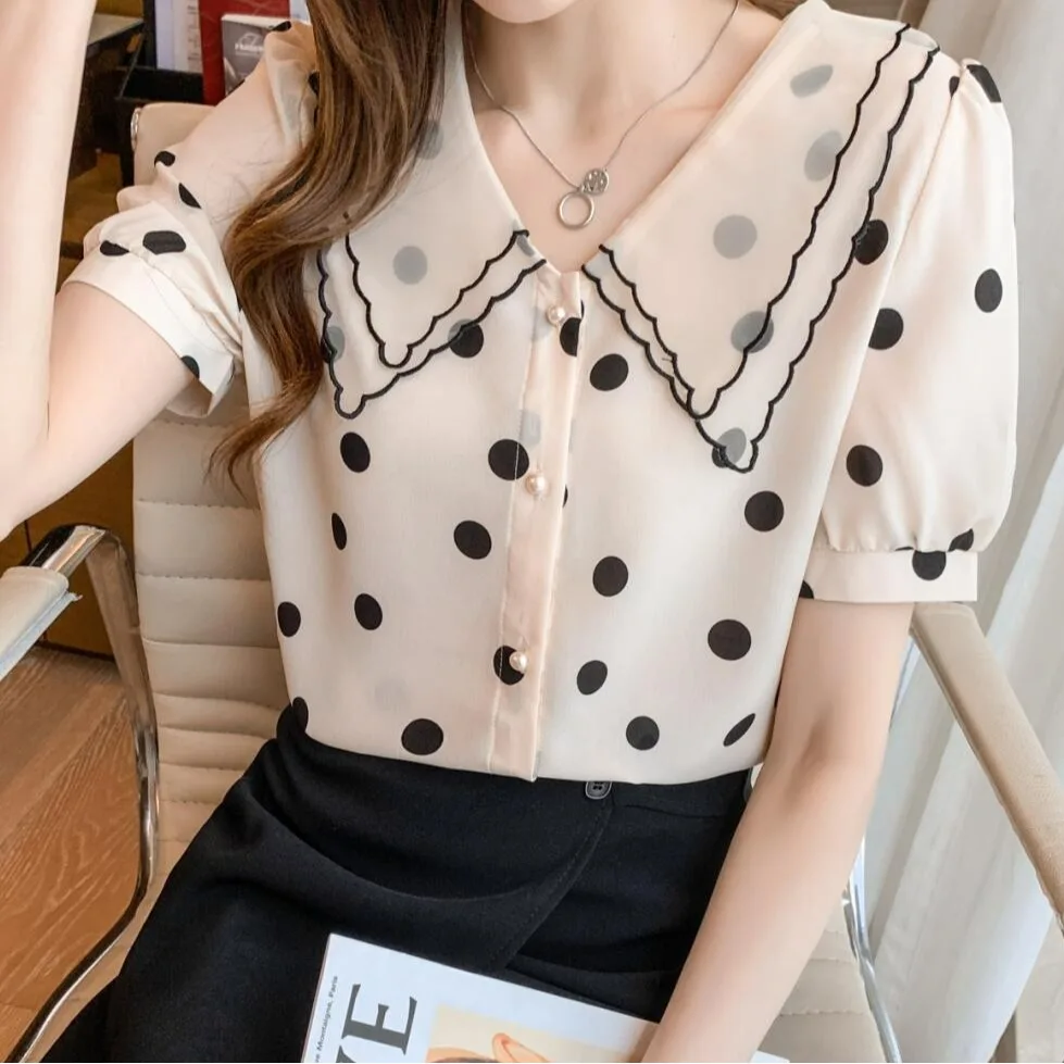 Letnia kolekcja 2024: Damska bluzka w grochy z szyfonu, z kołnierzykiem typu doll collar, wyszczuplająca, plus size, modna, do pracy.