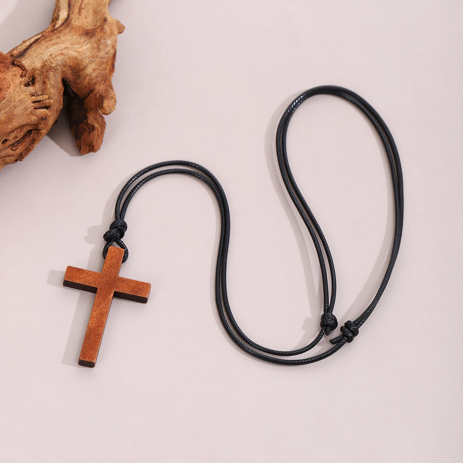 Colar com Pingente de Cruz Simples de Madeira para Mulheres e Homens, Joia Cristã com Cordão Ajustável, Presente Perfeito para a Fé, Uso Diário