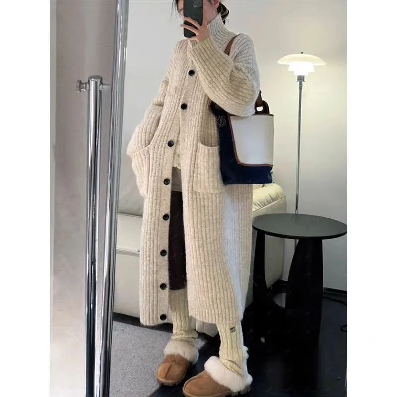 

Удлиненные кардиганы розового цвета для женщин: зимние, на пуговицах, из флиса, теплые, утолщенные, свободного кроя, комфортные, уютные, с стразами, вязаные, удобные, в уличном стиле