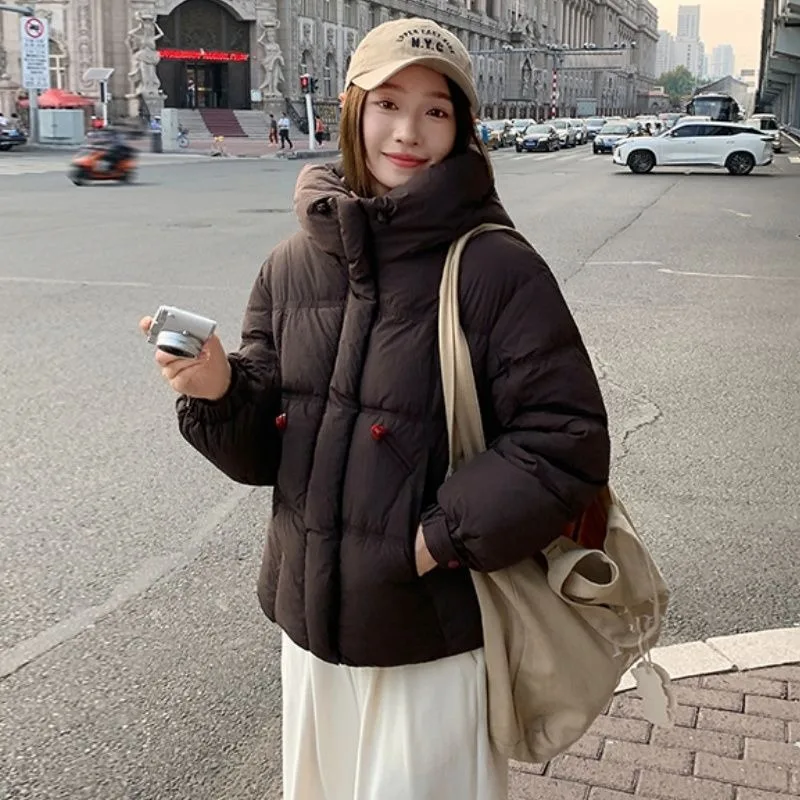 Nueva Chaqueta de algodón con capucha de invierno para mujer, Chaqueta de algodón ligera de lujo con diseño de nube, Parker grueso con capucha a la moda para mujer