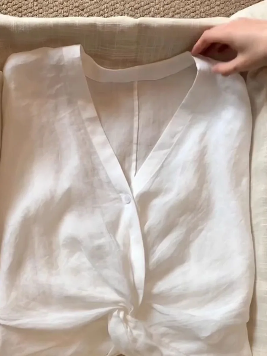 Minimalist White V-Neck Shirt Women's New 2026 High-End Slimming Twist Knot Linen Top Skin-friendly Breathable Long Sleeve