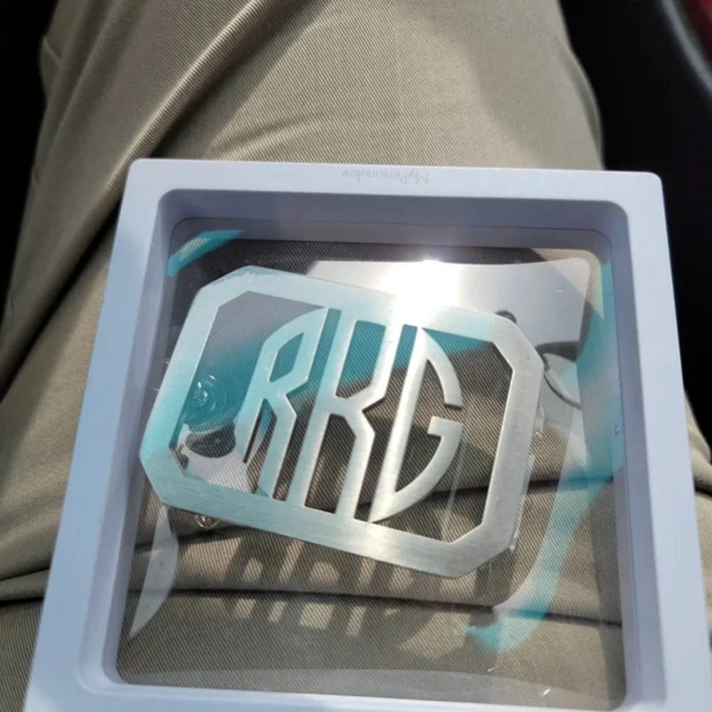 مخصص الفولاذ المقاوم للصدأ حزام مشبك للزوج شخصية رجال الأعمال مجوهرات مخصص اسم شعار نمط هدية عيد الأب