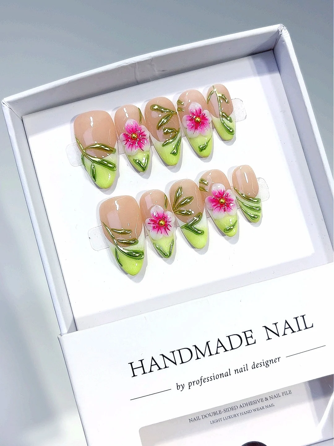 

Green Pink Floral Almond Press on Nails（D585）