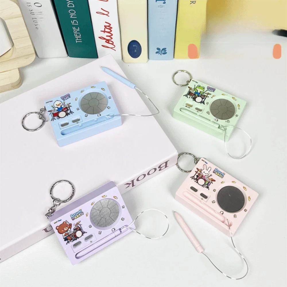 Compact Portable Size Music Instrument Keychain Smooth Sturdy Plastic Lightweight Electronic Piano Keychain Drop-Resistant