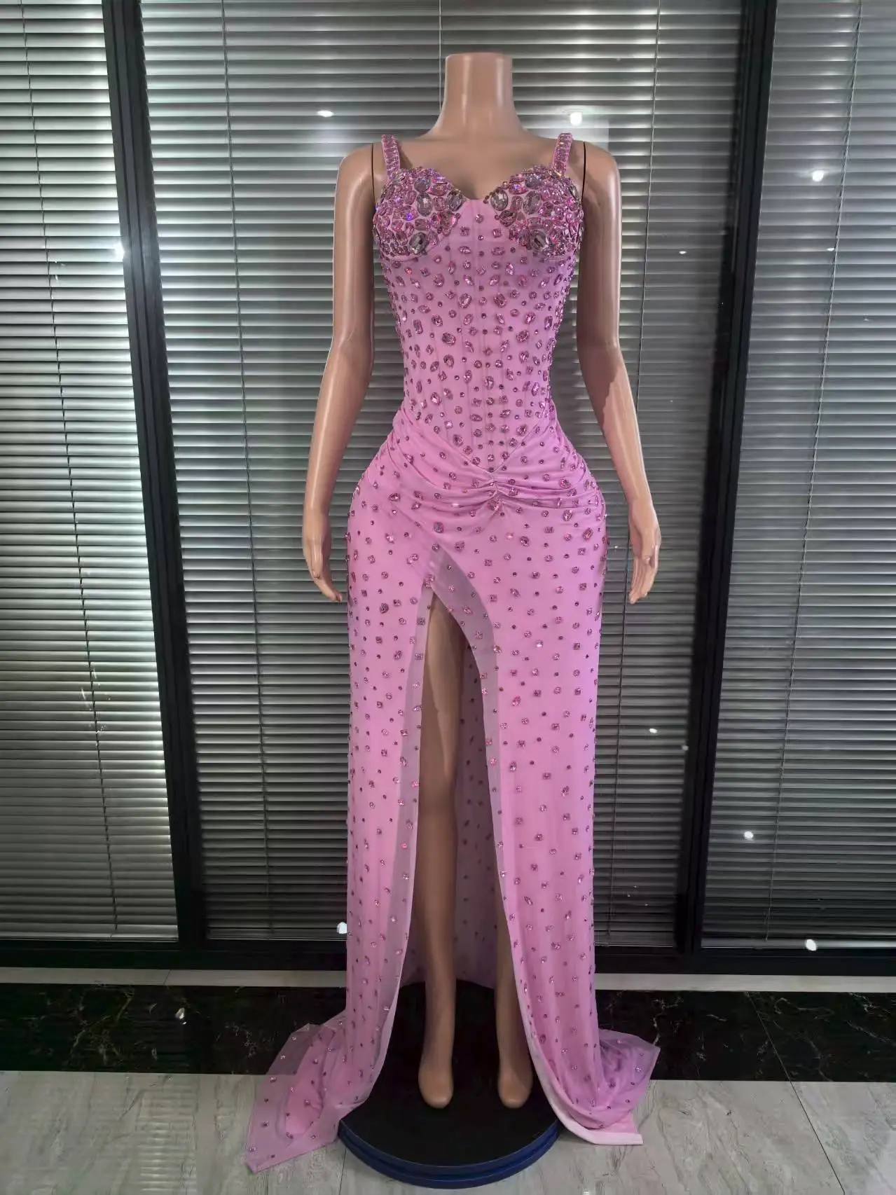 Różowa Sukienka Damska Bez Rękawów Seksowna na Ramiączkach z Błyszczącymi Kryształami, z Wysokim Rozcięciem, Obcisła, Syreni Krój, Długa Sukienka Wieczorowa na Imprezę, Uroczystość, Bal