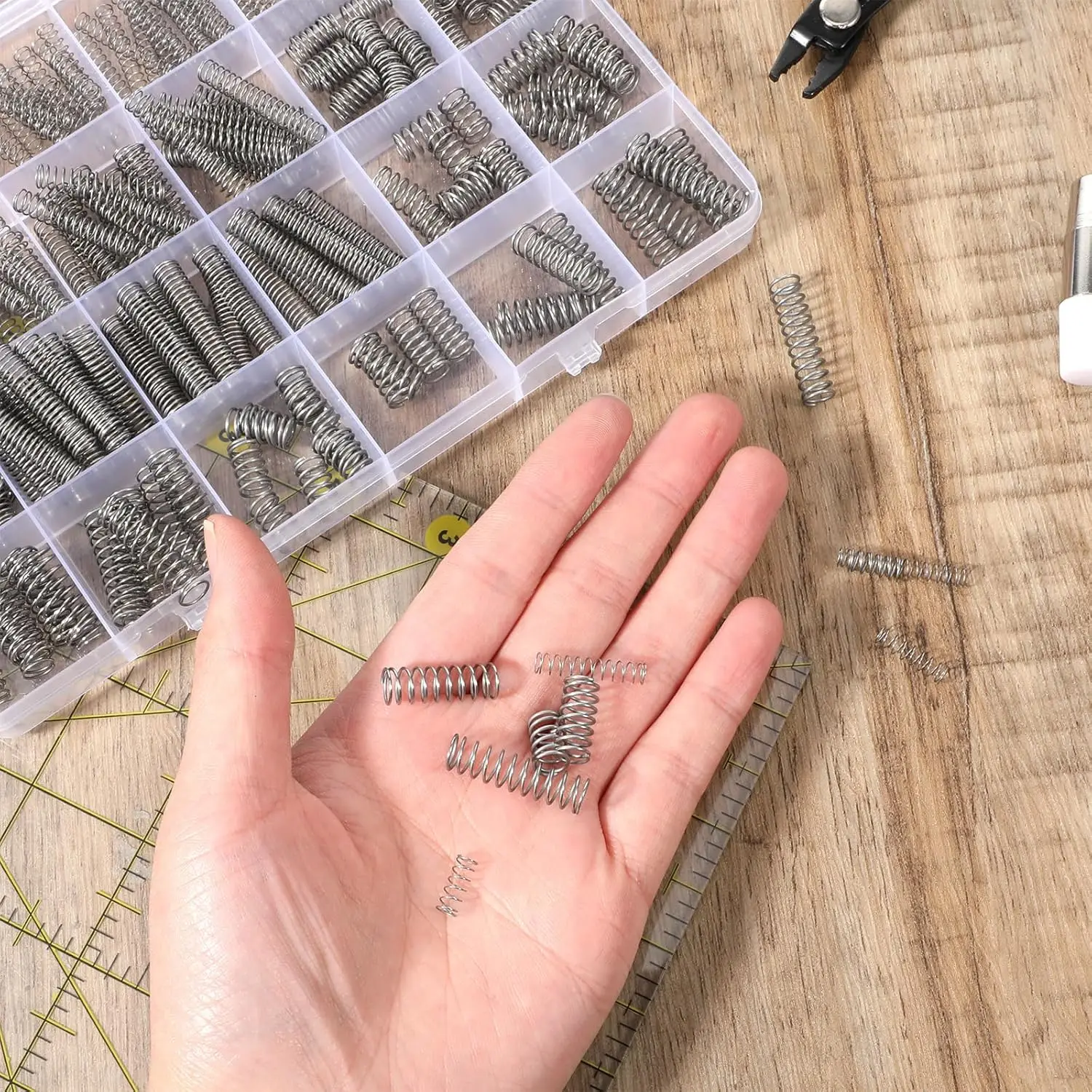 304 الفولاذ المقاوم للصدأ ضغط الربيع مجموعة متنوعة صندوق مع 15 أحجام الينابيع الصغيرة للإصلاحات الميكانيكية DIY بها بنفسك المشاريع المنزلية