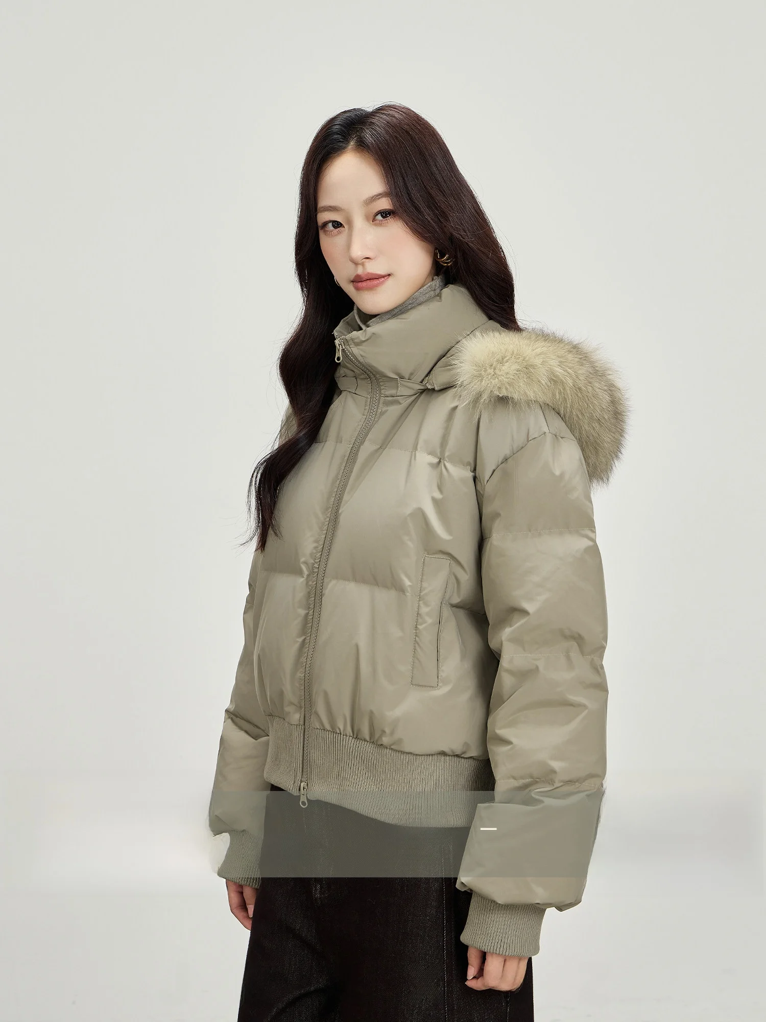 

Утепленная женская зимняя куртка с капюшоном из белого утиного пуха, повседневный стиль, стандартный крой, длинный рукав, на молнии, уличная одежда