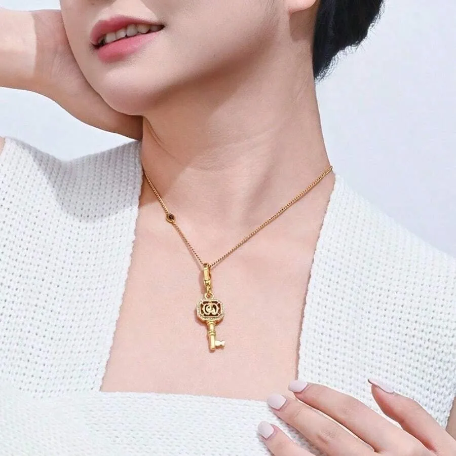 

Fashionable, Minimalist, Three-Dimensional, Double-Sided Artificial Diamond Key Pendant Necklace, Keychain Pendant Necklace, Mo