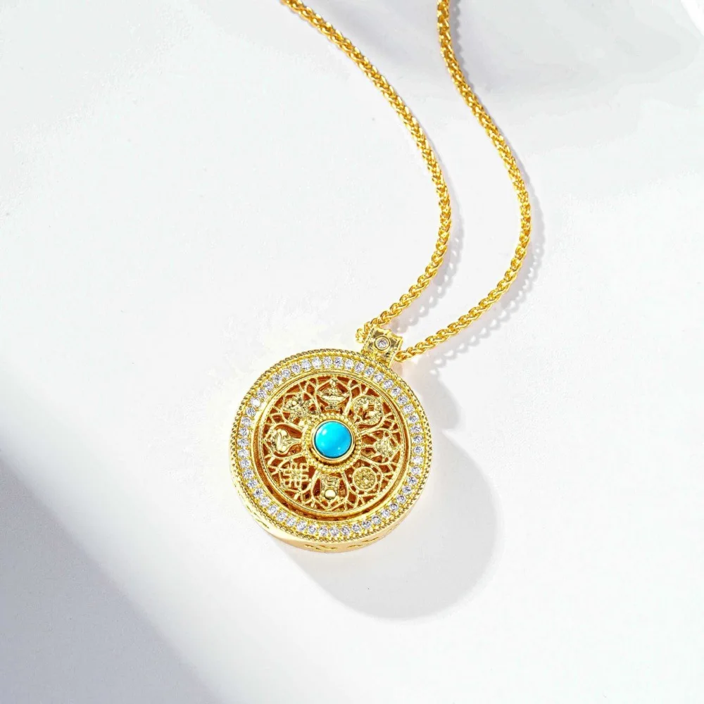 Rotating compass necklace with yellow gold and green turquoise. A movable pendant. AU9999 necklace with classic patterns.