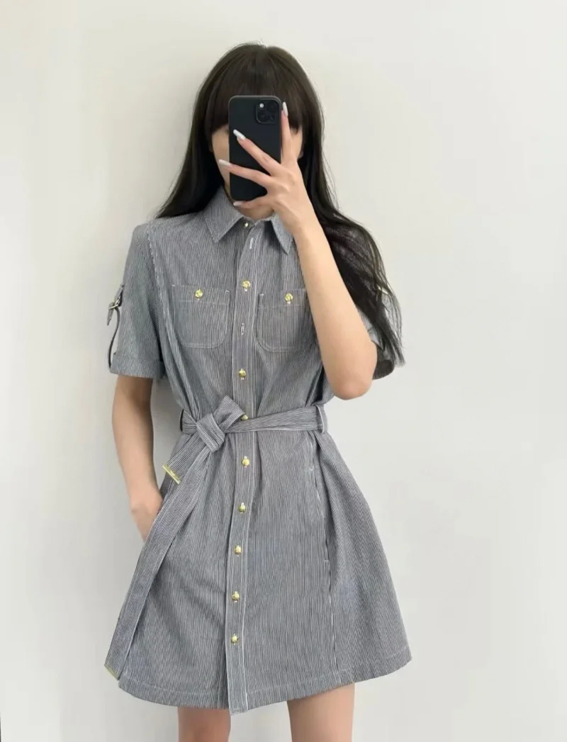 

College style women's dress fashionable, elegant, loose, contrasting color, thin stripe belt, lapel, short sleeved skirt