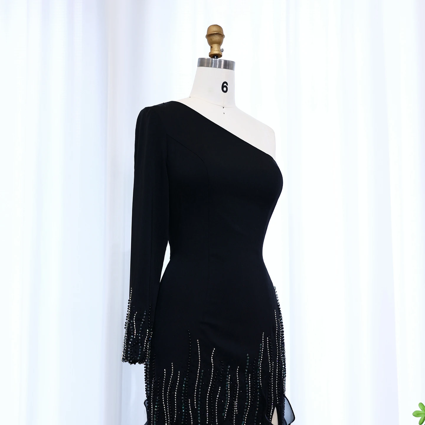 ชารอนกล่าวว่าสีดำดูไบชุดราตรีนางเงือกแขนยาวไหล่เดียวระบายชั้นอาหรับงานแต่งงานชุด SS596 ที่กำหนดเอง