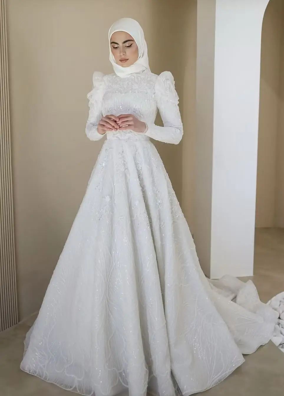 Jane Eyre Abito da sposa musulmano a trapezio con paillettes complete Collo alto Fidanzamento Manica lunga Abito da sposa con perline lucide Personalizzato