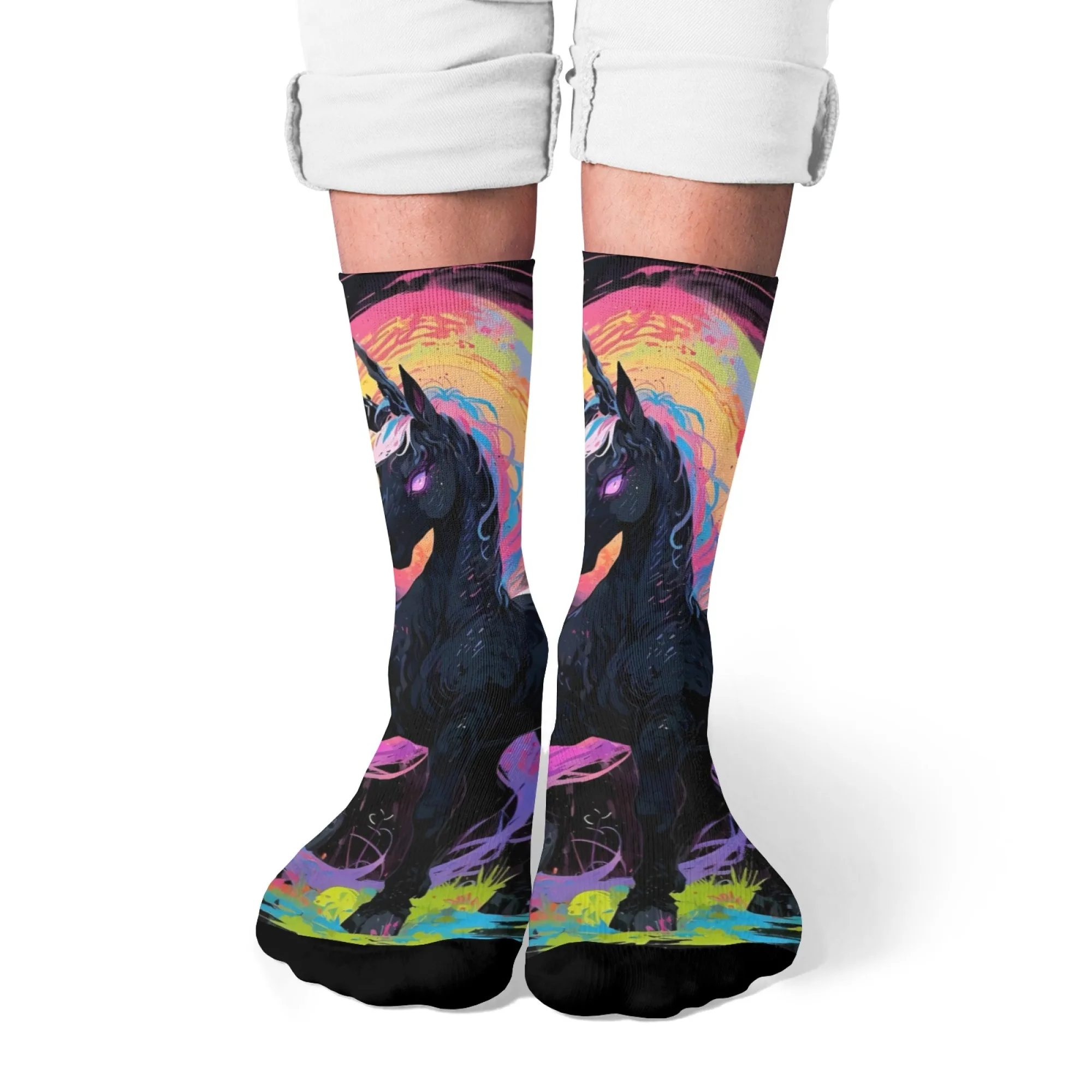 Dunkle psychedelische Einhorn-Crew-Socken, Fantasy-Kunst-Socken mit schwarzem Einhorn-Aufdruck, einzigartiges Geschenk für dunkle Stile und Fantasie-Enthusiasten