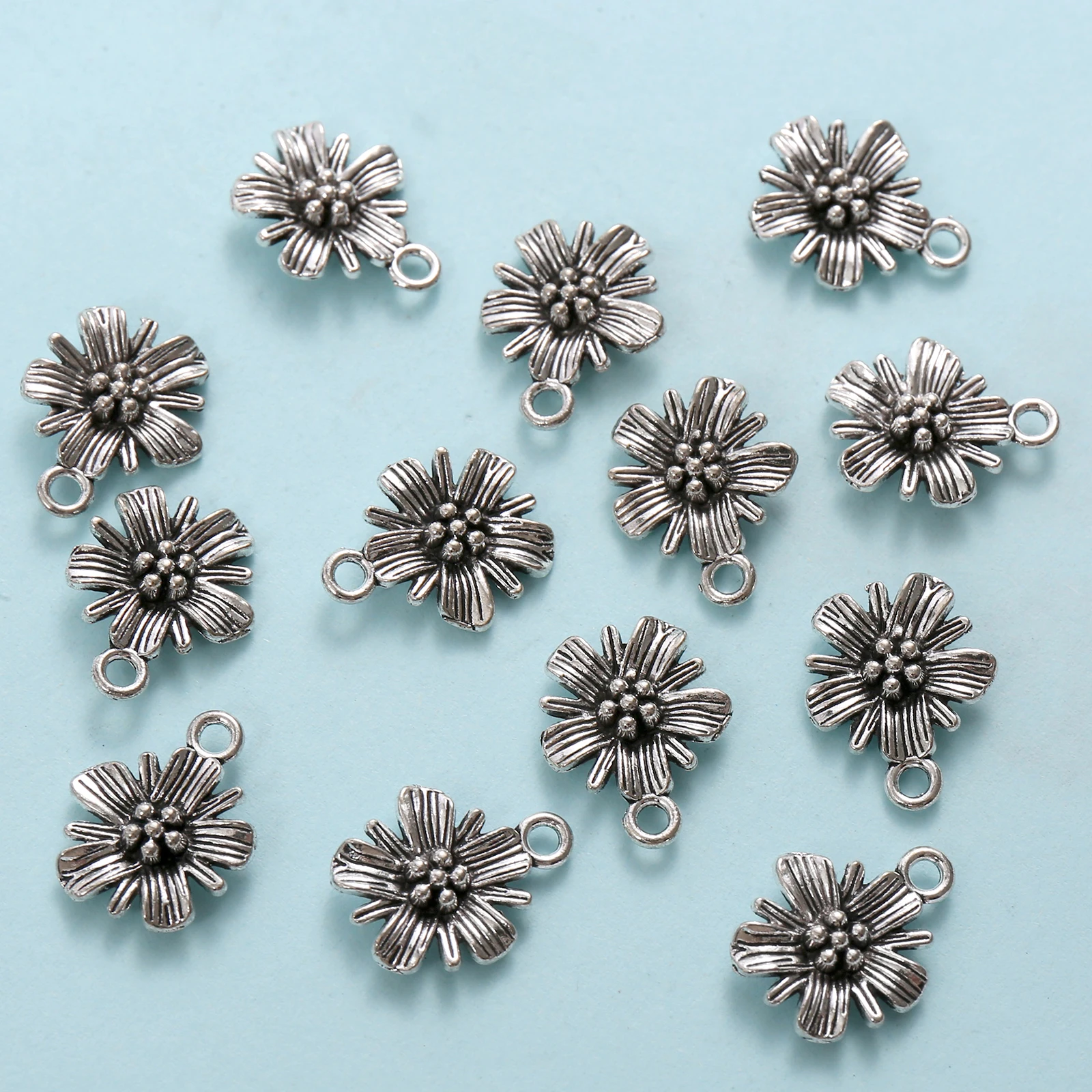 20 Pieces of Three-Dimensional Multi-Petal Daisy Charms, Mini Vintage Sunflower Pendants, Suitable for DIY Bracelets, Necklaces, and Earrings, Fresh Forest-Style Floral Handmade Beaded Jewelry Accessories