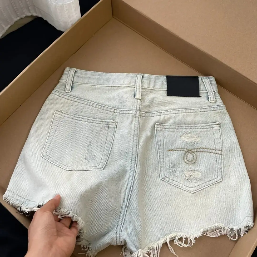 Szorty jeansowe damskie z przetarciami w stylu Spice Girls na lato 2026, modne, z wysokim stanem, z surowym wykończeniem, szerokie nogawki, krótkie spodenki.
