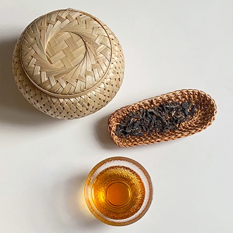 Cesta de almacenamiento de bambú con tapa, caja de almacenamiento de adornos de mesa tejida hecha a mano de doble capa para té, frutas secas, aperitivos y alimentos