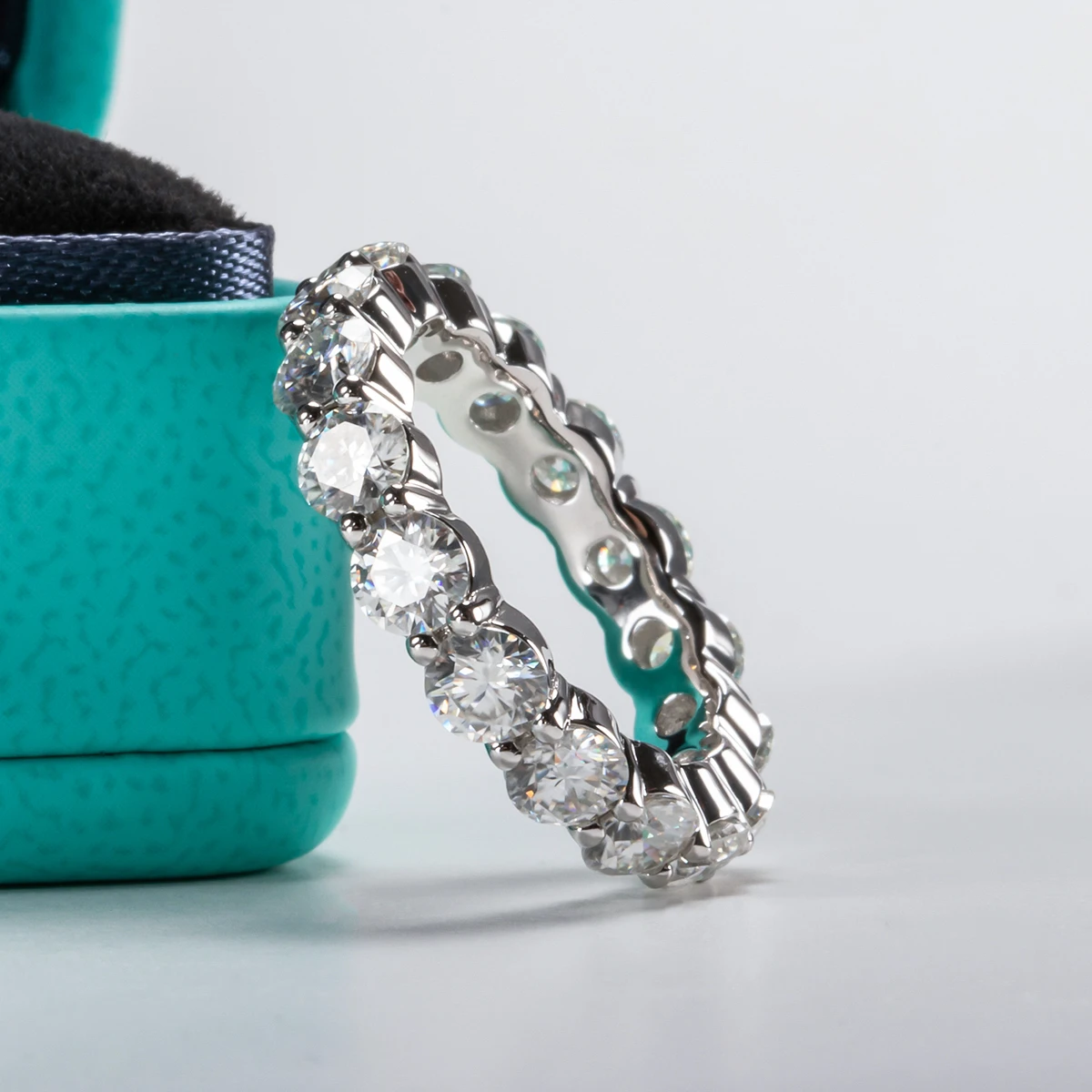 AnuJewel 4 مللي متر 5cttw D اللون المويسانتي خاتم الزواج 925 فضة الخلود الفرقة خواتم للنساء مجوهرات بالجملة