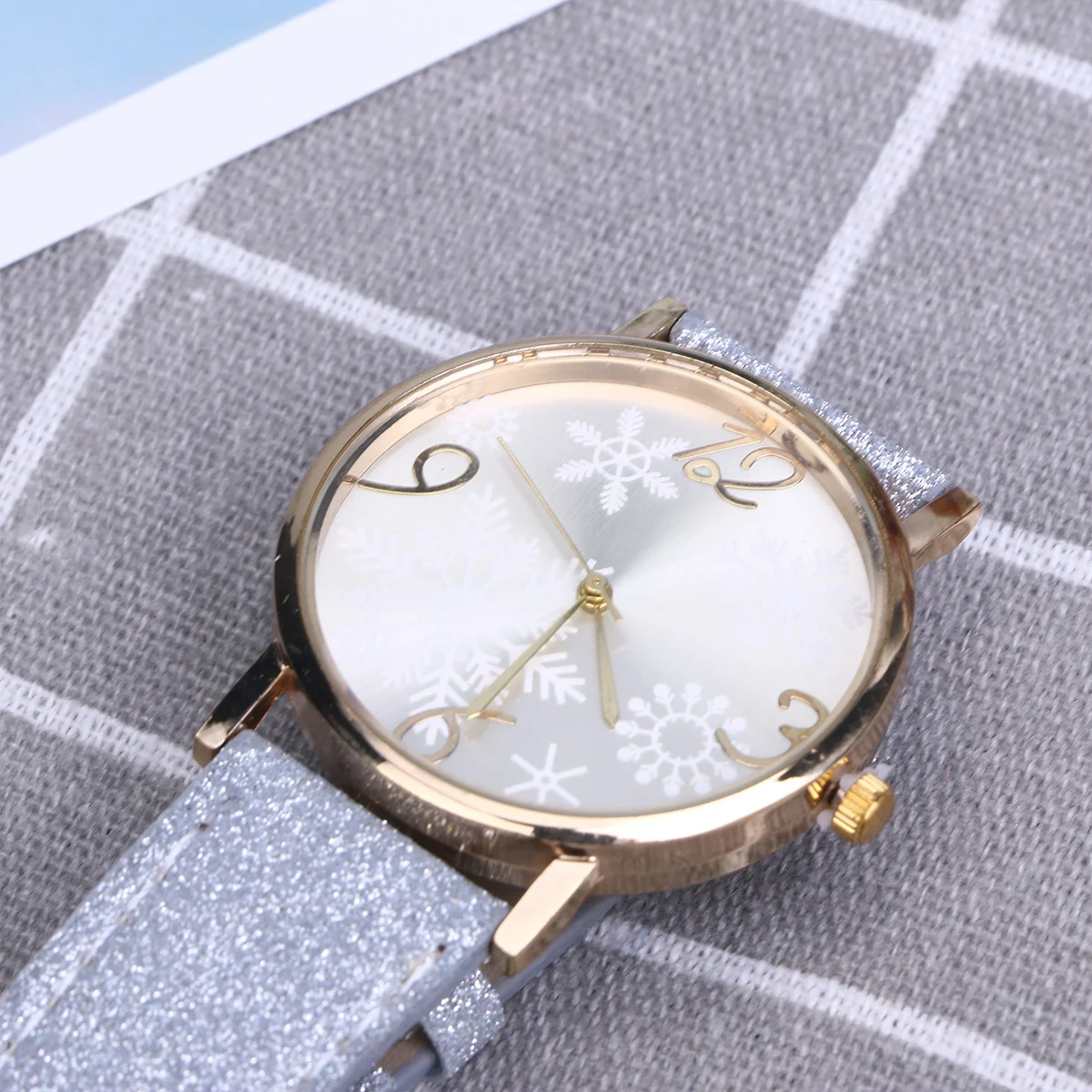 

Snowflake Face Christmas Design Quartz Watch For Women Fashion Blue Alloy Luxury Waterproof Long Lasting Wear