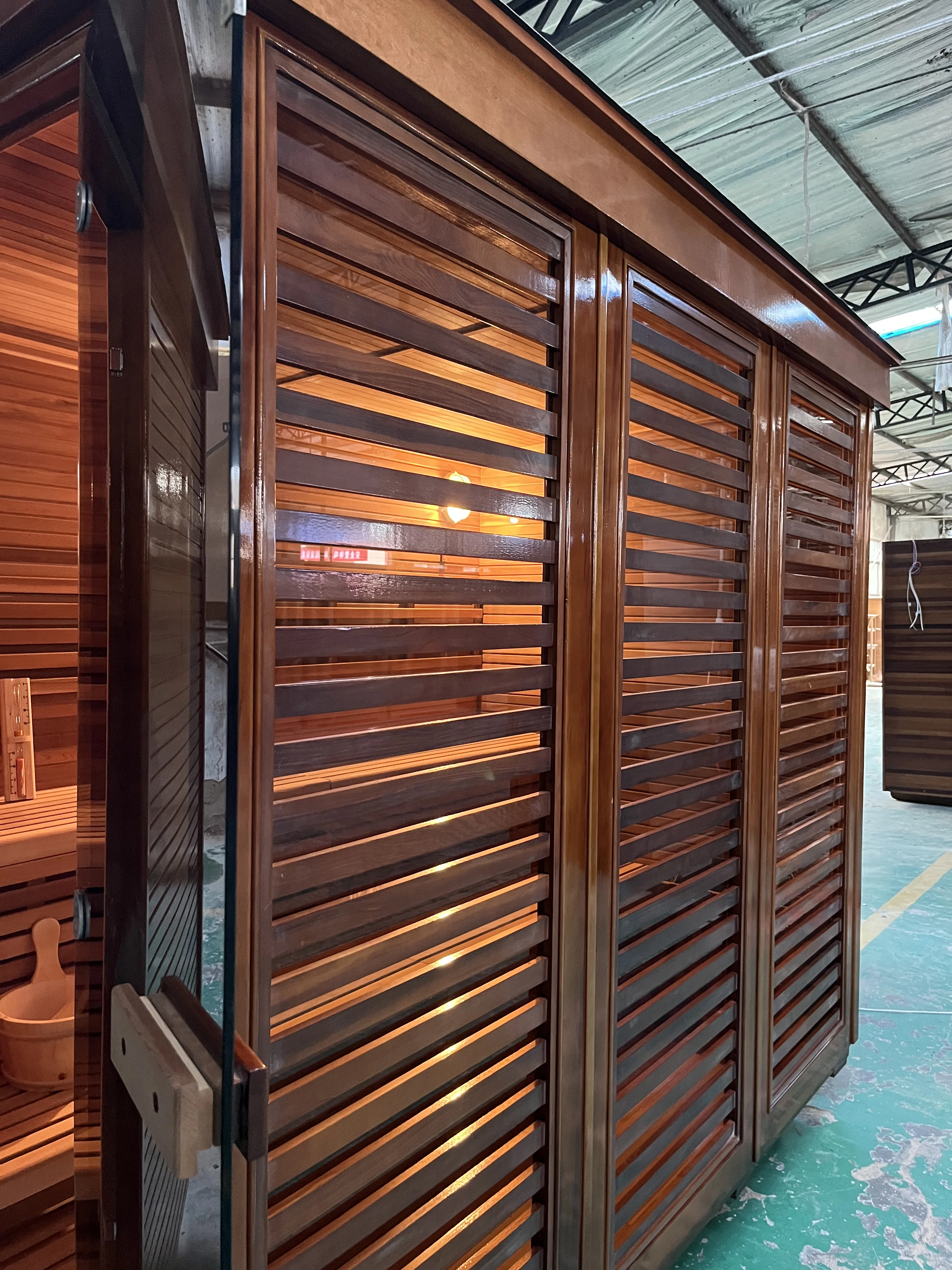 Modern Design Outdoor Wooden  Sauna  Infrared Stove Beautiful Outdoor Sauna Suitable for Home Use