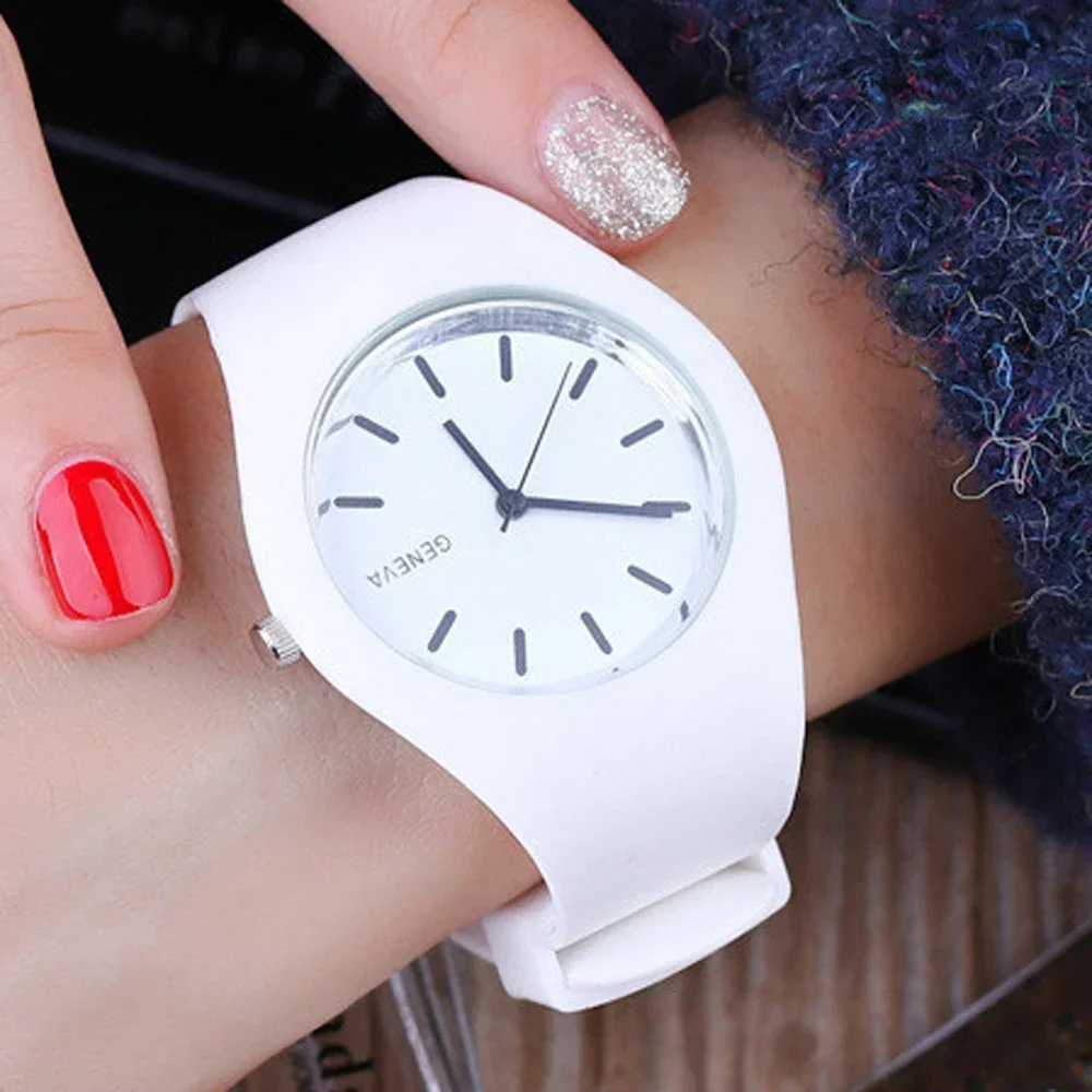 Fashion Women Jelly Quartz Watch Minimalist Round Dial Soft Silicone Strap Casual Ladies Wrist Watch