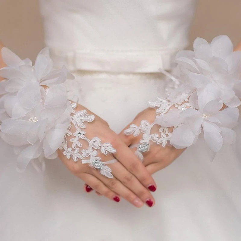 

Bride Wedding Dress Wedding Gloves Red Flower Milk White Dew Finger Large