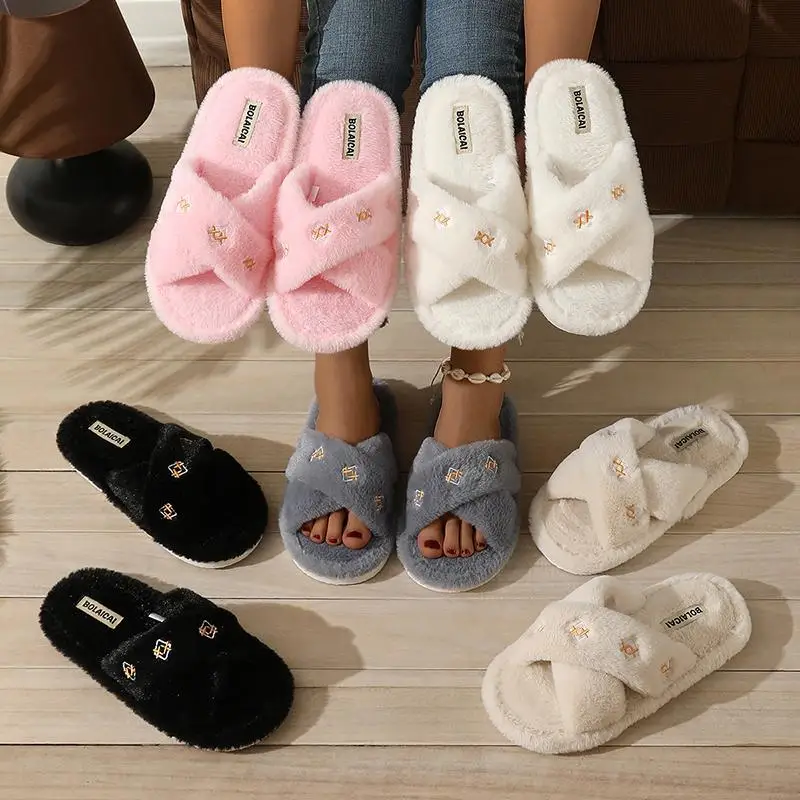 Bestickte Plüsch-Warme Baumwoll-Hausschuhe mit Flachem Absatz für Damen, Winter-Mode Kreuzriemen-Slides, Indoor-Hausschuhe mit Fellbesatz für Frauen – Detail 2