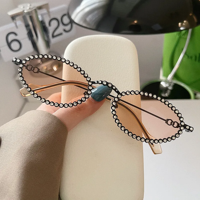 Crystal Stones Decoration Sunglasses for Men Women Oval Shape Designer Sunglasses Fashion Trendy Outdoor Sun Glass