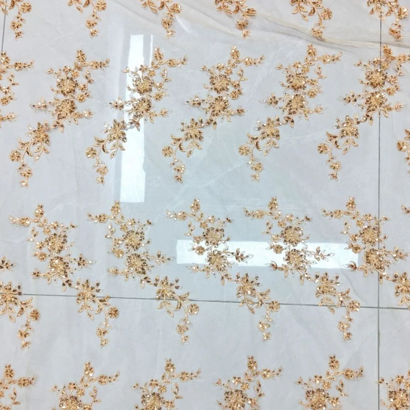 ゴールドの花が刺繍された長い刺繍パッチ,アフリカのレースのアップリケが付いたメッシュ生地,ウェディングドレスの縫製,衣類の装飾,DIY, 1ペア