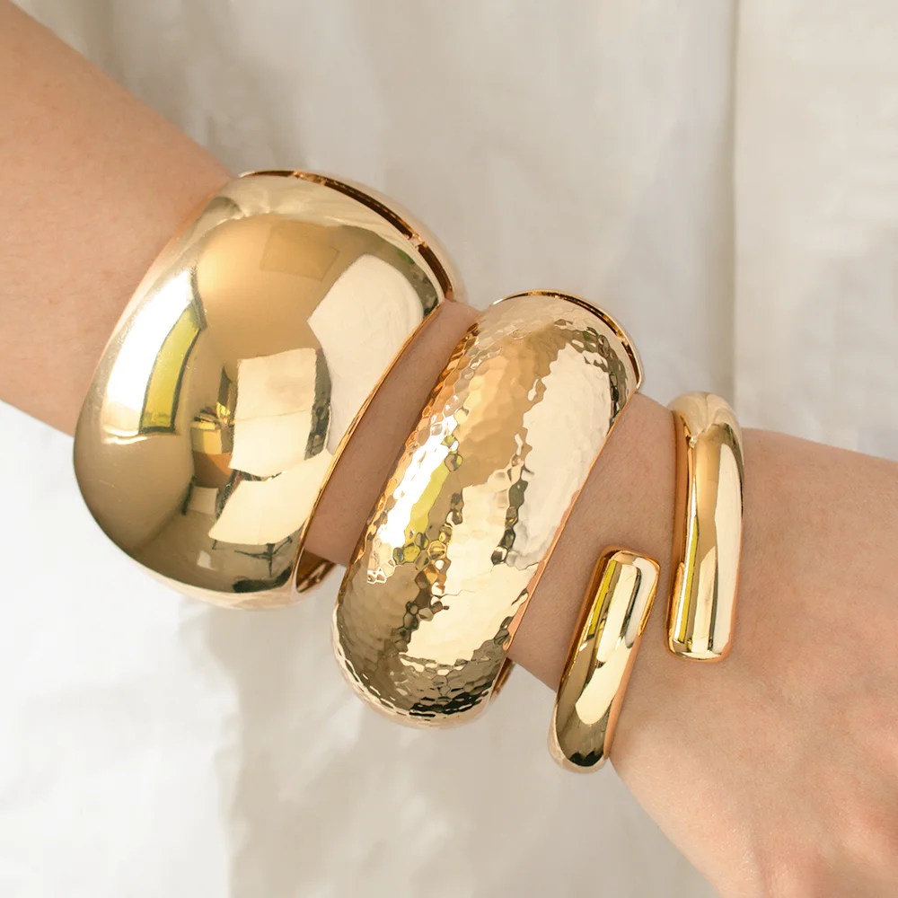 

GZJPEI Punk Smooth Spring Wide Bangle Hip Hop Round Chunky Cuff Bracelet Simple Gold Color Jewelry For Women Men Unisex 2025 New