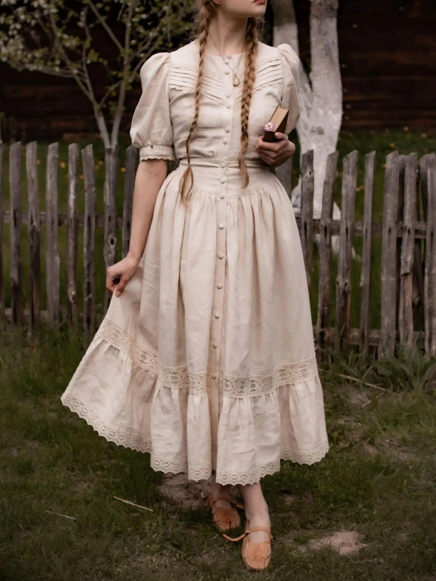 

Gentle Breeze Bubble Sleeve Waist Cinched Women's Top with Lace Trimmed Button Half Skirt Fashionable Spring Outfit Set