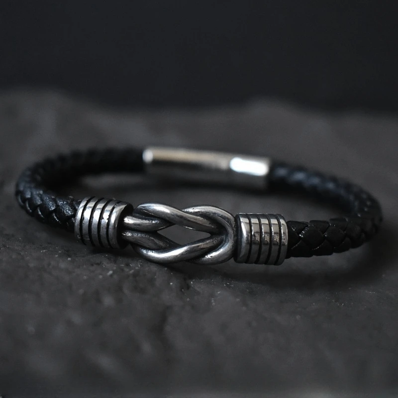

Exquisite Leather and Stainless Steel Woven Bracelet - Unique Design for Men's Jewelry