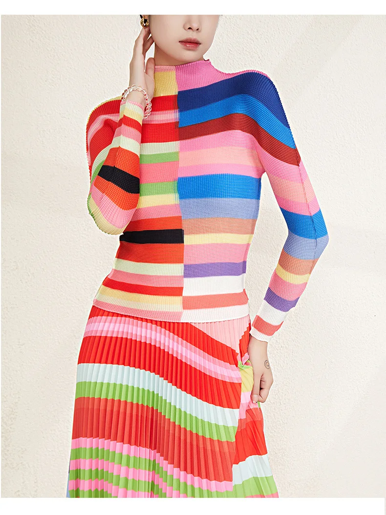 Women's Color-Blocked Fashion Two-Piece Suit, European and American Style, Slimming and Versatile Pleated Top and Skirt Set