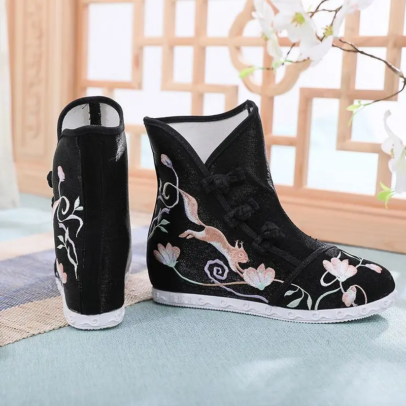 Chinese Boots Winter Antique Embroidered Boots Women Inside High rise Short Boots National Style Women\'s Single Boots