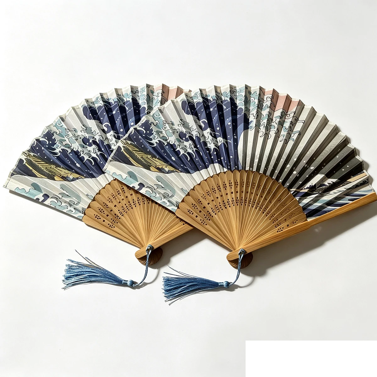 1/2PCS Asian Style Silk Folding Hand Fans Retro Ocean Pattern Bamboo Handheld Fan with Tassel for Wedding Dancing Party Gifts