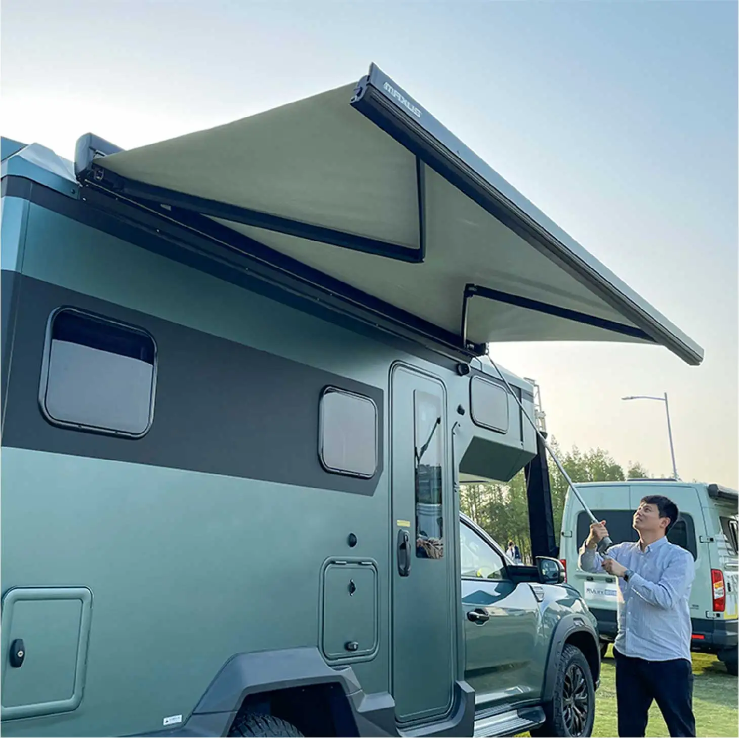 Awnlux W5500 Electric Full Cassette Waterproof Side Mounted Awning Customized Fabric For Camper Van Conversion Adventure Van