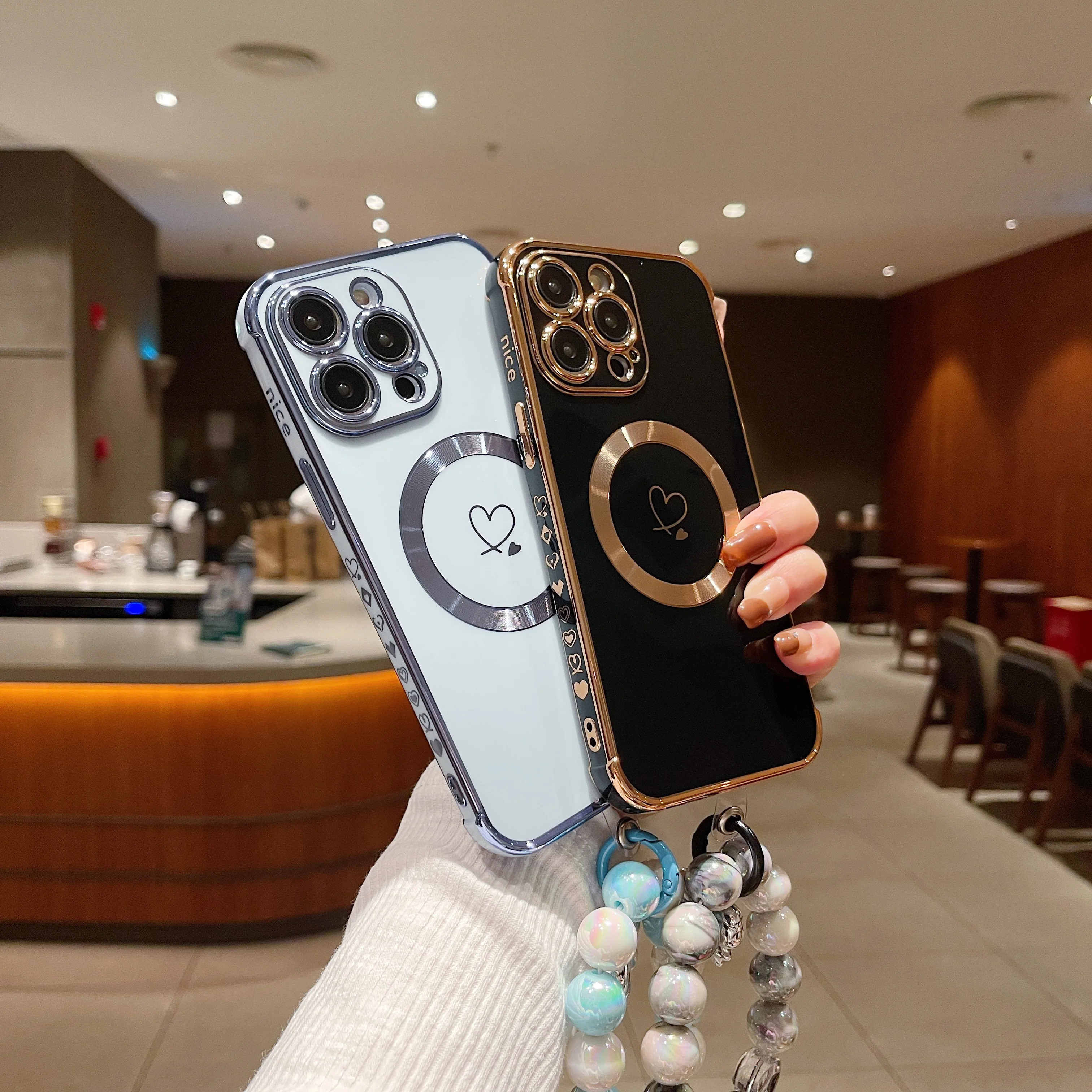 Lujosa funda magnética para teléfono móvil con cuerda colgante y cuentas láser en forma de corazón, adecuada para carga inalámbrica y protección a prueba de golpes
