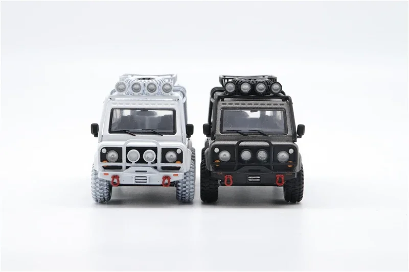 Master 1:64 LandRover Defender Van Snow White /Matte grey w/Roofrack & Accessories Diecast Model Car