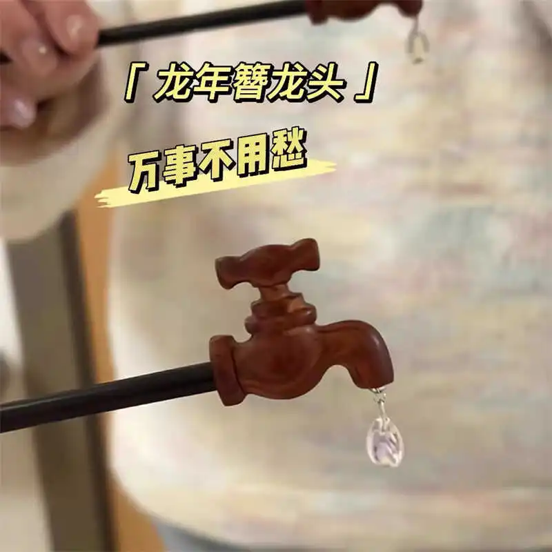 

Забавная и прикольная заколка для волос в виде крана. Новая китайская заколка для волос в форме низкой шапочки. Креативная забавная заколка для волос в виде деревянного крана.