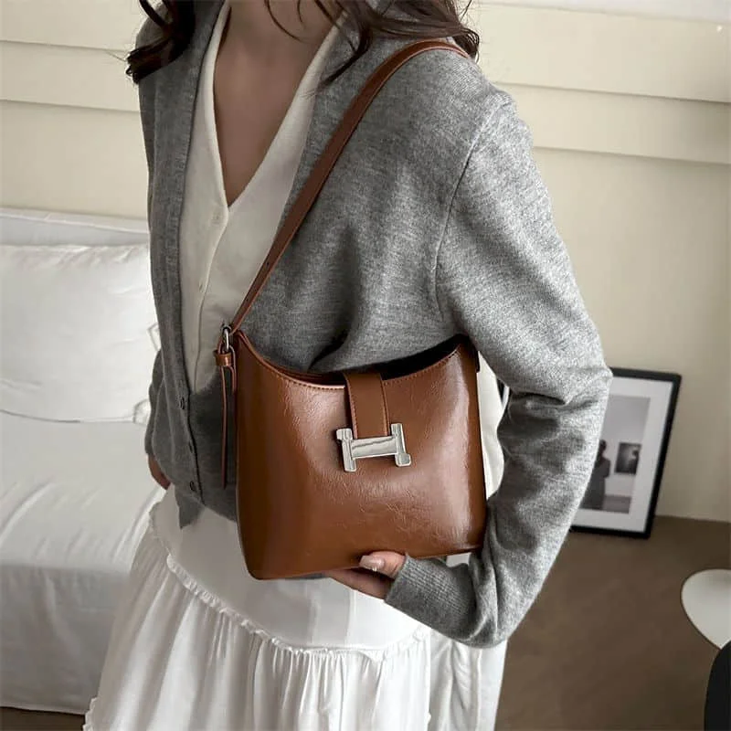 حقائب كتف أنيقة للنساء حقائب يد متعددة الاستخدامات على الطراز الكوري الصلب حقائب يد جمالية للمكتب حقائب فاخرة رائجة البيع