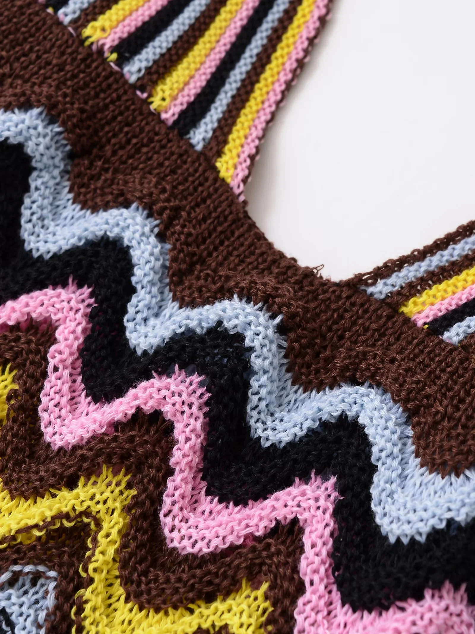 فستان كامي نسائي محبوك مثير بوهو عميق على شكل حرف v موجة طباعة فستان قصير جديد 2025 موضة الصيف الملونة فستان عطلة الشاطئ