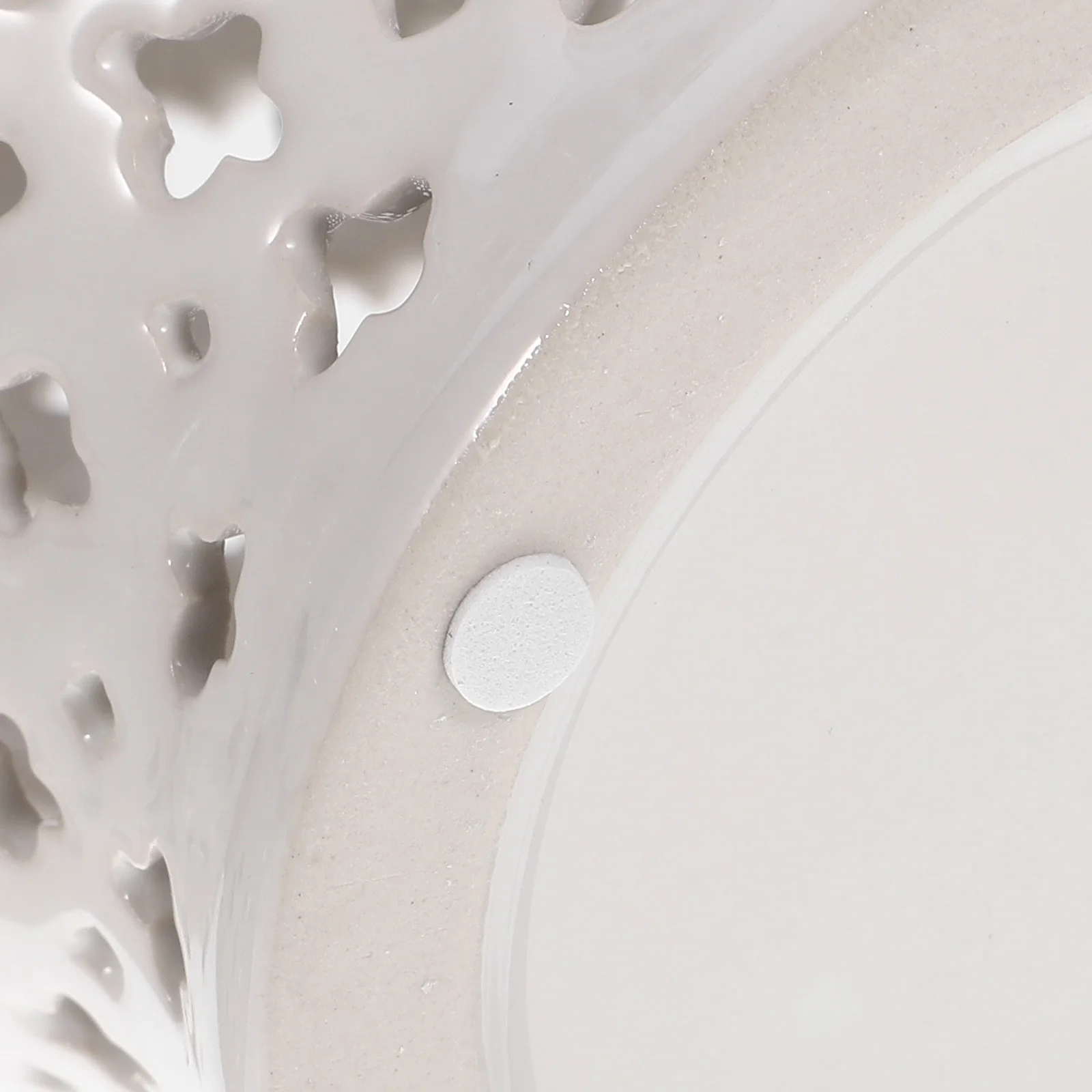 

Ceramic Hollow Out Jar Vintage Flower Vase for Home Garden Wedding Decorative Plant Holder Modern Artificial Floral Arrangement