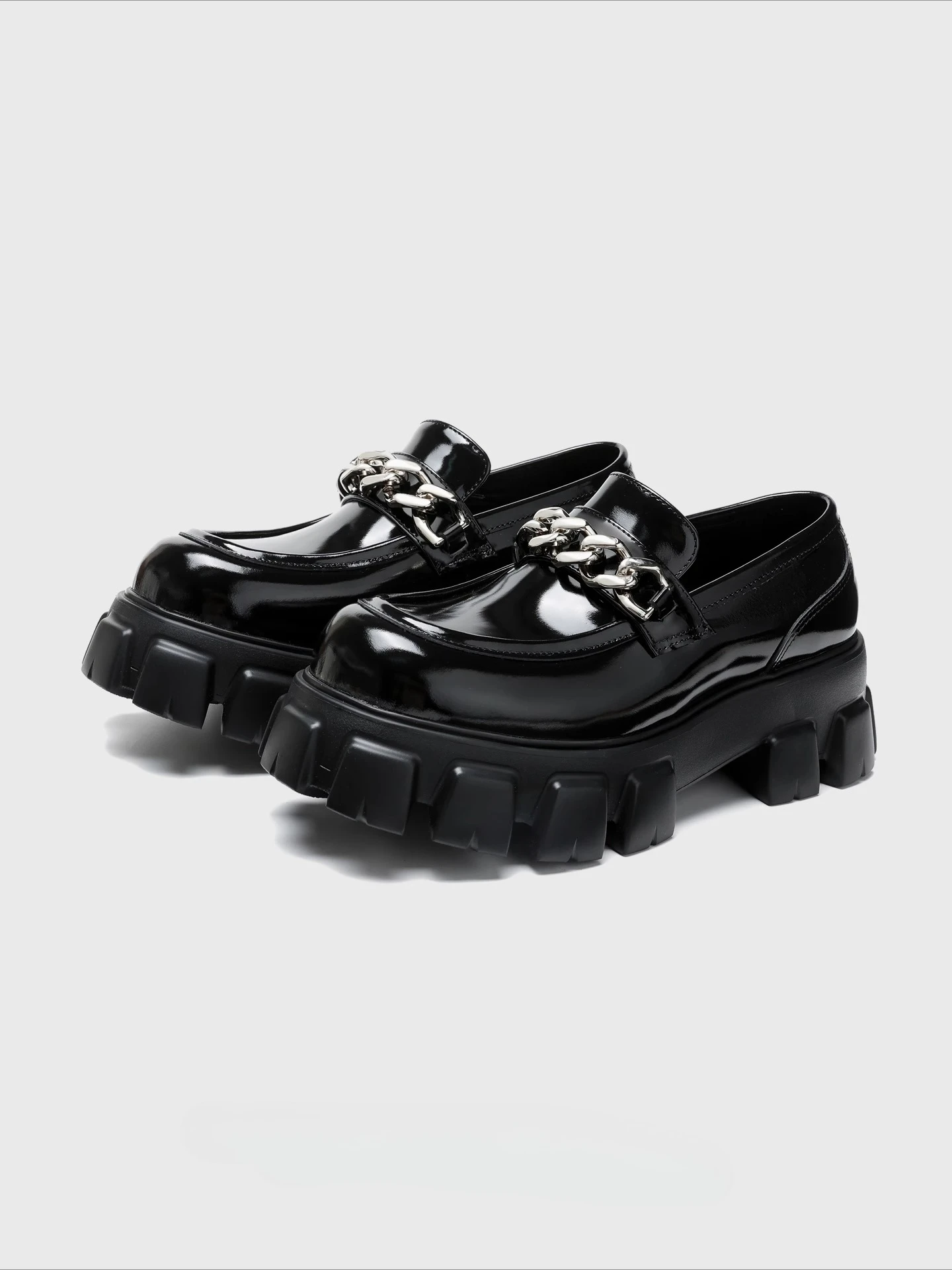 

2025 New Men's Casual Shoes Fashionable British Style Shiny Leather Thick Soled Loafers
