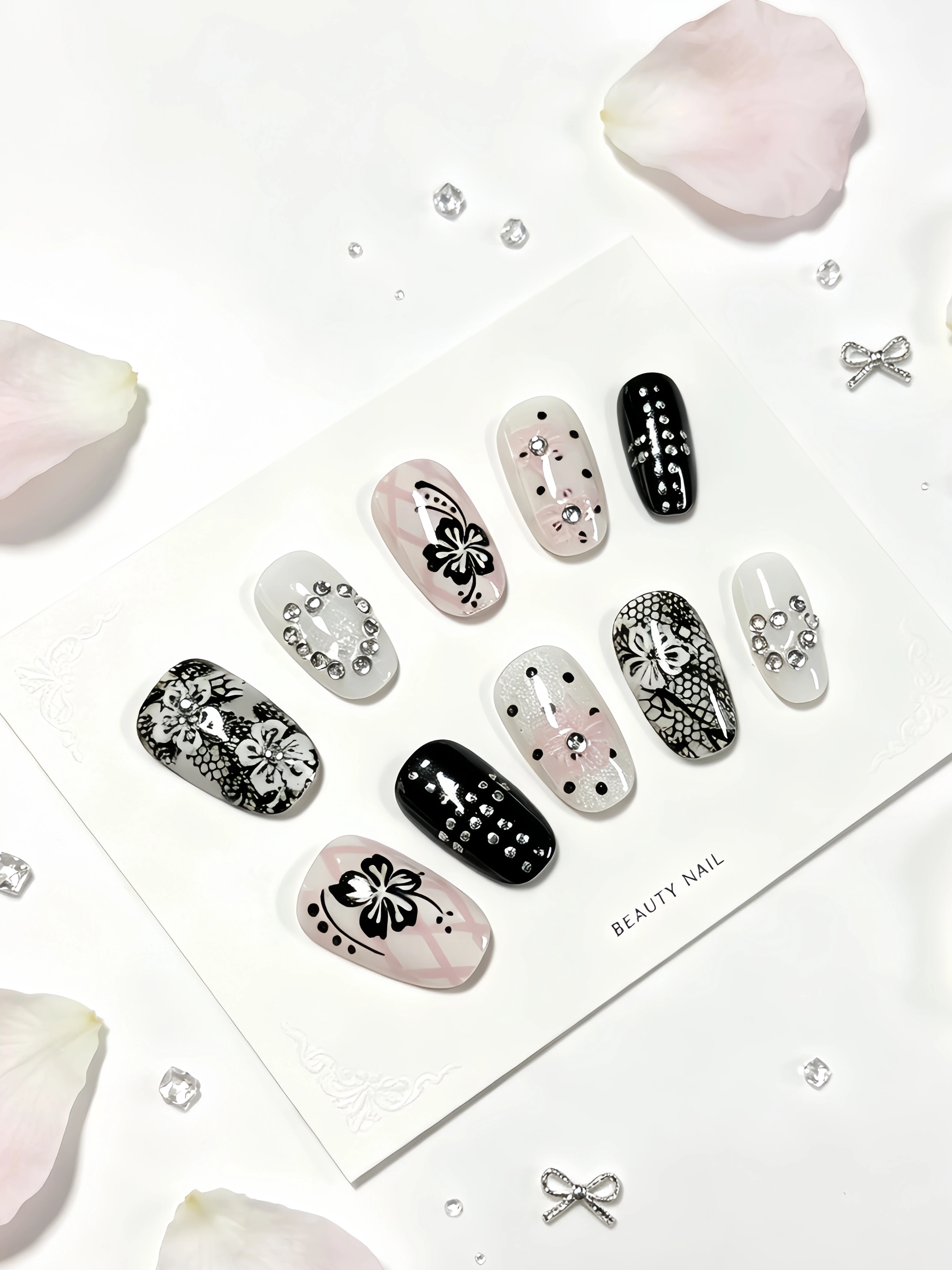 10-Piece Short Oval-Shaped Press-On Nails, Pink and Black with Contrasting Lace Floral Design, Short Soft Girl Style, Fresh Polka Dot Press-On Nails, Light Retro Korean Style, Versatile for School, Suitable for All Seasons, Halloween Sweet and Cool Style Fake Nails