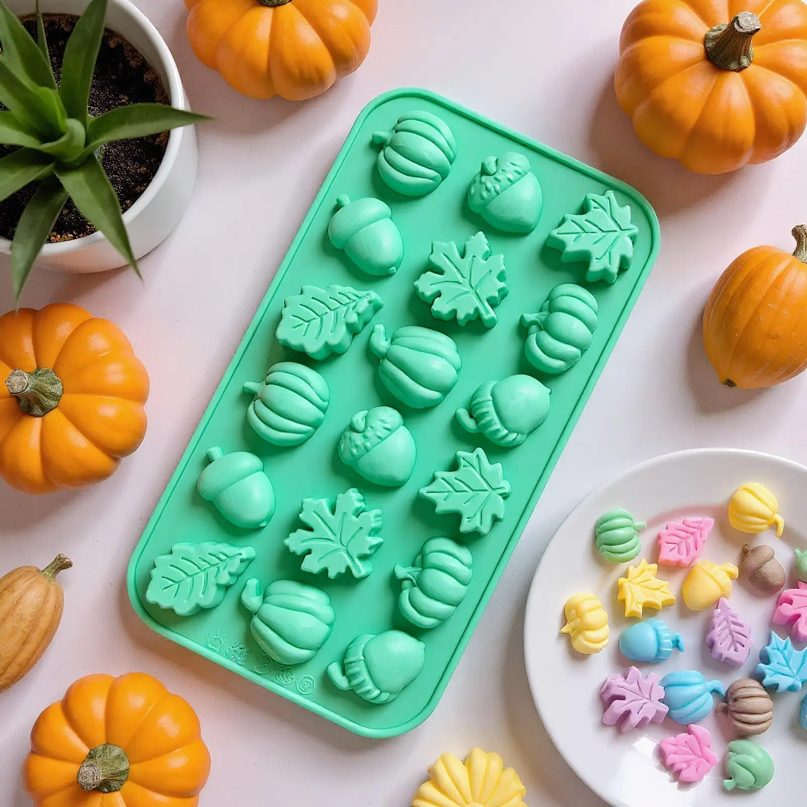 18-Cavity Pumpkin Pine Cone Maple Leaves Moulds Easy Release Silicone Mini Mold for Soap Candle Chocolate Halloween Decoration