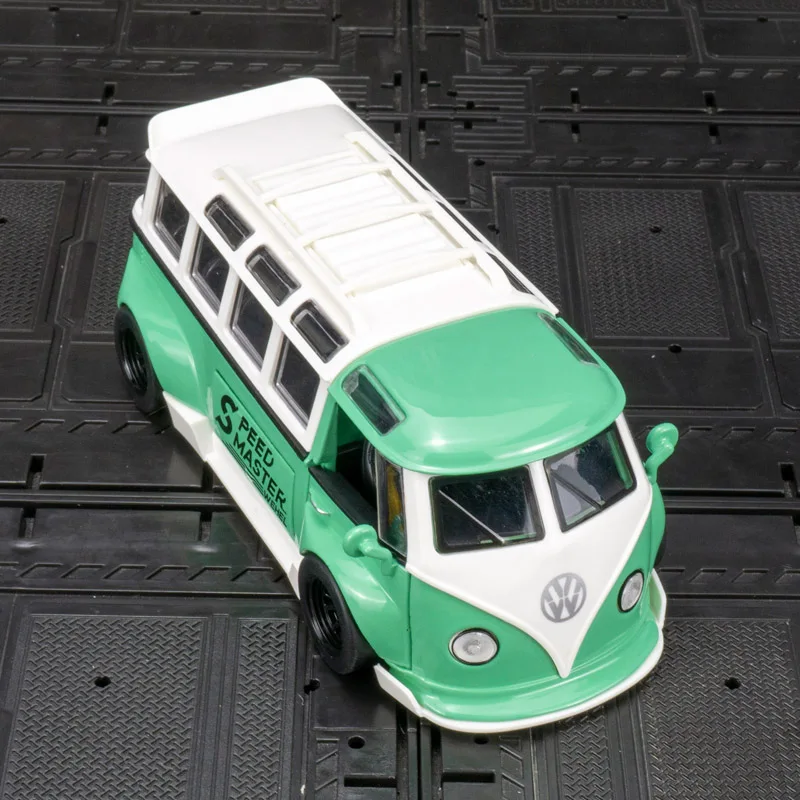 1:32 Simulación Volkswagen T1 retro furgoneta aleación modelo coche adornos tirar hacia atrás la puerta del juguete puede abrir un regalo para un niño.