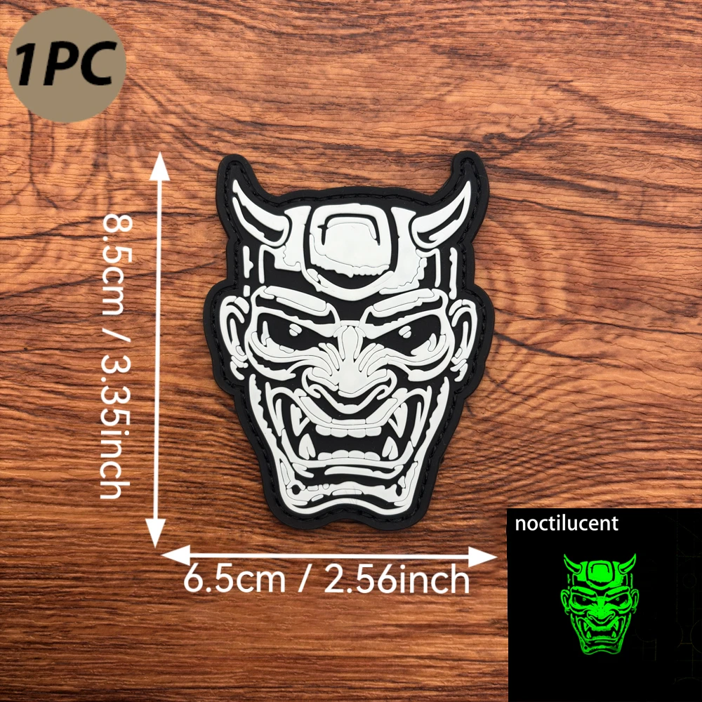 Fierce Expression Double-Horned Alien Pattern 2D Flat Pvc Material with Built-In Glow-In-The-Dark Effect Magic Patch Comes with a Felt Backing Sticker Two-Color Options Available 1Pc Helmet Hat Clothing Cycling Bag Personalized DIY Versatile Decorative Patch