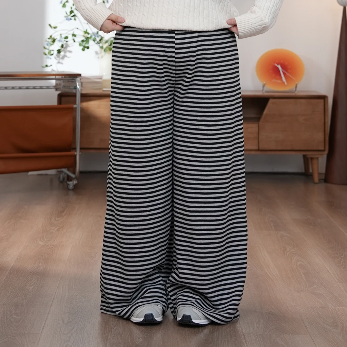 

Осенние повседневные брюки в полоску, свободного кроя, универсальные, больших размеров, в корейском стиле, для полных женщин, для отдыха, с завышенной талией, из полиэстера.